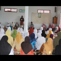 Kasi PAIS Kemenag Bengkulu Utara Berikan Siaraman Rohami Ibu-ibu Pegajian MT Permata Tujuh