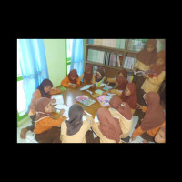 Guru MIN 01 purwodadi Arga Makmur bersama Siswa/i Belajar Bersama di Perpustakaan