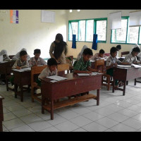 Siswa-siswi MIN Pondok Kubang Ujian Semester Pertama