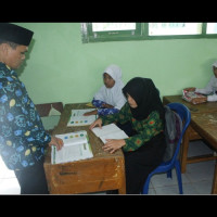 Kasi Penmad Kemenag Benteng Anjurkan Siswa Giat Belajar