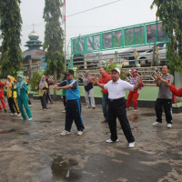 Ka. Kemenag Kota Bengkulu Pimpin Karyawan Senam Pagi