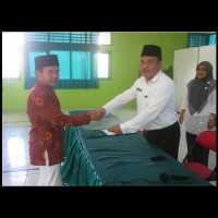 39 Siswa/i MAN Manna Bengkulu Selatan Terima Zakat Profesi