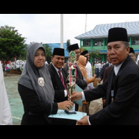 Ka. MTsN Karang Anyar Raih Penghargaan dari Ka. Kanwil sebagai Juara I LSS Tingkat Provinsi Bengkulu