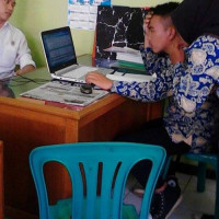 Siswa SMA Minta Data Nikah Usia Dini di KUA Pino Raya