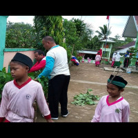 Siswa MIN Pondok Biasakan Dengan Budaya Bersih