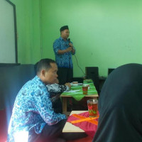 Guru MIS GUPPI 11 Talang Rimbo Anggota Pembuat Soal UAM