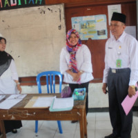 Ka. Subbag TU Kemenag Kota Bengkulu Monitoring UN Di MA Muhammadiyah 