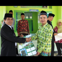 Ketua DMI Provinsi Serahkan Kalender 2016