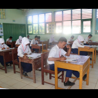 Hari Pertama UN Tingkat SMP/MTS, Kemenag BS Laksanakan Monitoring