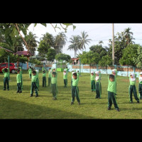 MIN Podok Kelapa Benteng Latih Siswa Olah Raga Senam Sehat  