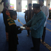 Kemenag Kota Wisuda 194 Santri MDTA