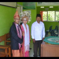 Pasca Libur, Ka KUA Lebong Atas Nikahkan Sepasang Pengantin