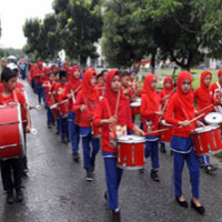 Drum Band MIN 1 Kaur Ramaikan Pawai Ta`aruf