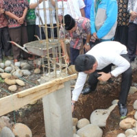 Wabub BU Letakkan Batu Pertama Pembangunan Masjid Dusun Curup