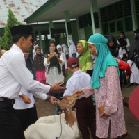 MIN 1 Kabupaten BU Berikan Zakat Produktif dan Konsumtif