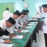 Pejabat Kemenag Seluma Tanda Tangani Pakta Integritas