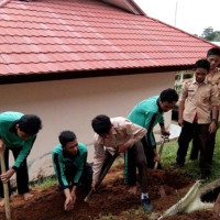 Siswa MAN Seluma Budidayakan Ikan Lele