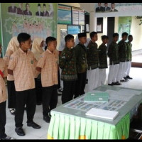 Kepala MAN 1 Kepahiang Melepaskan Siswa/i Ikuti Lomba Tingkat Provinsi