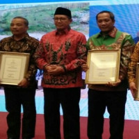 Pemkab Benteng Dianugerahi Penghargaan Peduli MAN IC