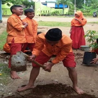 Siswa MTs Panca Mukti Adakan Penghijauan Lingkungan