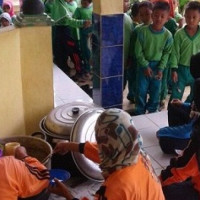 MIN Penago II Rutin Berikan Makanan Tambahan pada Siswa