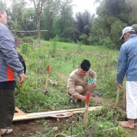 Kepala KUA Curup Tengah Ukur Arah Kiblat Mushollah Qowwamus Sunnah Salafy