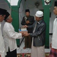 Ka.Kemenag Benteng Serahkan Bantuan Mushaf Alquran