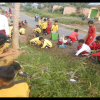 Utamakan Kebersihan Lingkungan, MIS GUPPI 13 Rejang Lebong Ajak Siswa Bergotong Royong