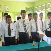 Kepala Kemenag Seluma Lantik Pejabat Eselon VI dan Kepala Madrasah 