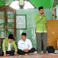 Ketua DMI Provinsi Bina Imam Masjid Kecamatan Air Periukan