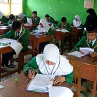 Hari Pertama Ujian Sekolah MTsN 01 Kepahiang Berjalan Lancar