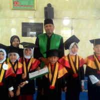 145 Santri TPQ Kampung Melayu Diwisuda