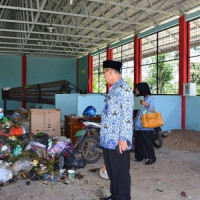 Mengunjungi Lokasi Pengolahan Sampah Organik dan Non Organik di MAS Almunawaroh