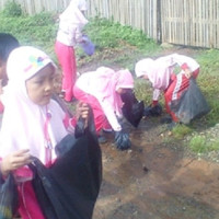 Kepala MIN Pondok Kubang Ajak Siswa Peduli Lingkungan