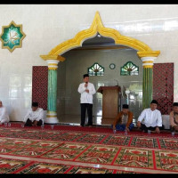 Safari Jumat, Kemenag Benteng Serahkan Bantuan Al Quran