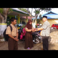 MTsN 2 Kota Bengkulu Bagikan Raport Siswa