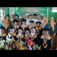 Kepala KUA Kecamatan Kota MM Hadiri Wisuda Santri MDA Al-Furqan