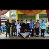 Ka.KUA dan Staf Batiknau Hadiri Upacara Bendera HUT RI