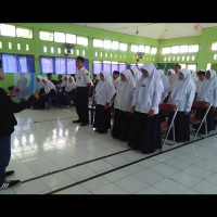 Kepala Madrasah Lantik Pengurus OSIM MTsN 1 Mukomuko