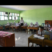 Siswa MTsN Taba Penanjung Praktek Pecakapan Bahasa Arab