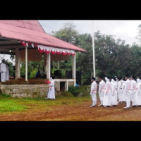 Siswa MTsN 6 Mukomuko Jadi Petugas Upacara Pada HUT Kemerdekaan RI