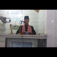 Kepala KUA Curup Tengah RL  Khatib  Idul Adha  Masjid Jumhuriyyah Kel. Kepala Siring