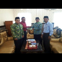 KUA Kota Padang RL Terima Bantuan Al-Qur’an