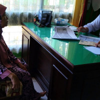 Konsultasikan Haji, Warga Pekik Nyaring Datangi KUA Pondok Kelapa Benteng.