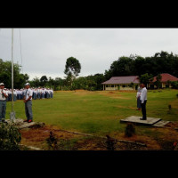 Ka.KUA Air Besi Menjadi Pembina Upacara di SMA 1 Air Besi