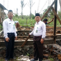 KUA Bermani Ulu Tinjau Bangunan Bedah Rumah