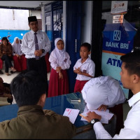 Siswa MIN 2 Rejang Lebong Cairkan Dana BSM