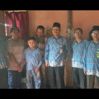 Kakan Kemenag RL Kunjungi Siswa MIS Guppi RL