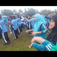 Siswa dan Guru MTsN 1 BU Ikuti Senam Massal PGRI