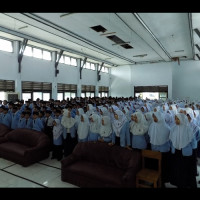 Osis MTs. Baitul Makmur Curup Nobar “Tanda Tanya”